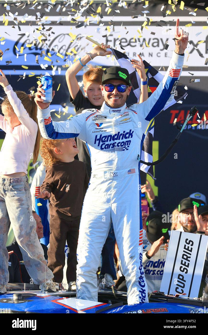 LINCOLN, AL - OCTOBER 25: Kyle Larson (#5 Hendrick Motorsports ...