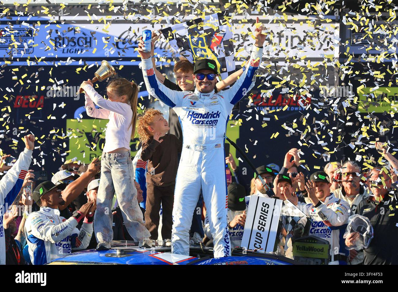 LINCOLN, AL - OCTOBER 25: Kyle Larson (#5 Hendrick Motorsports ...