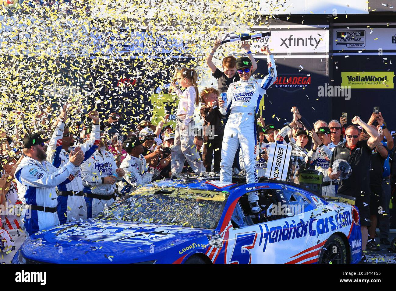 LINCOLN, AL - OCTOBER 25: Kyle Larson (#5 Hendrick Motorsports ...