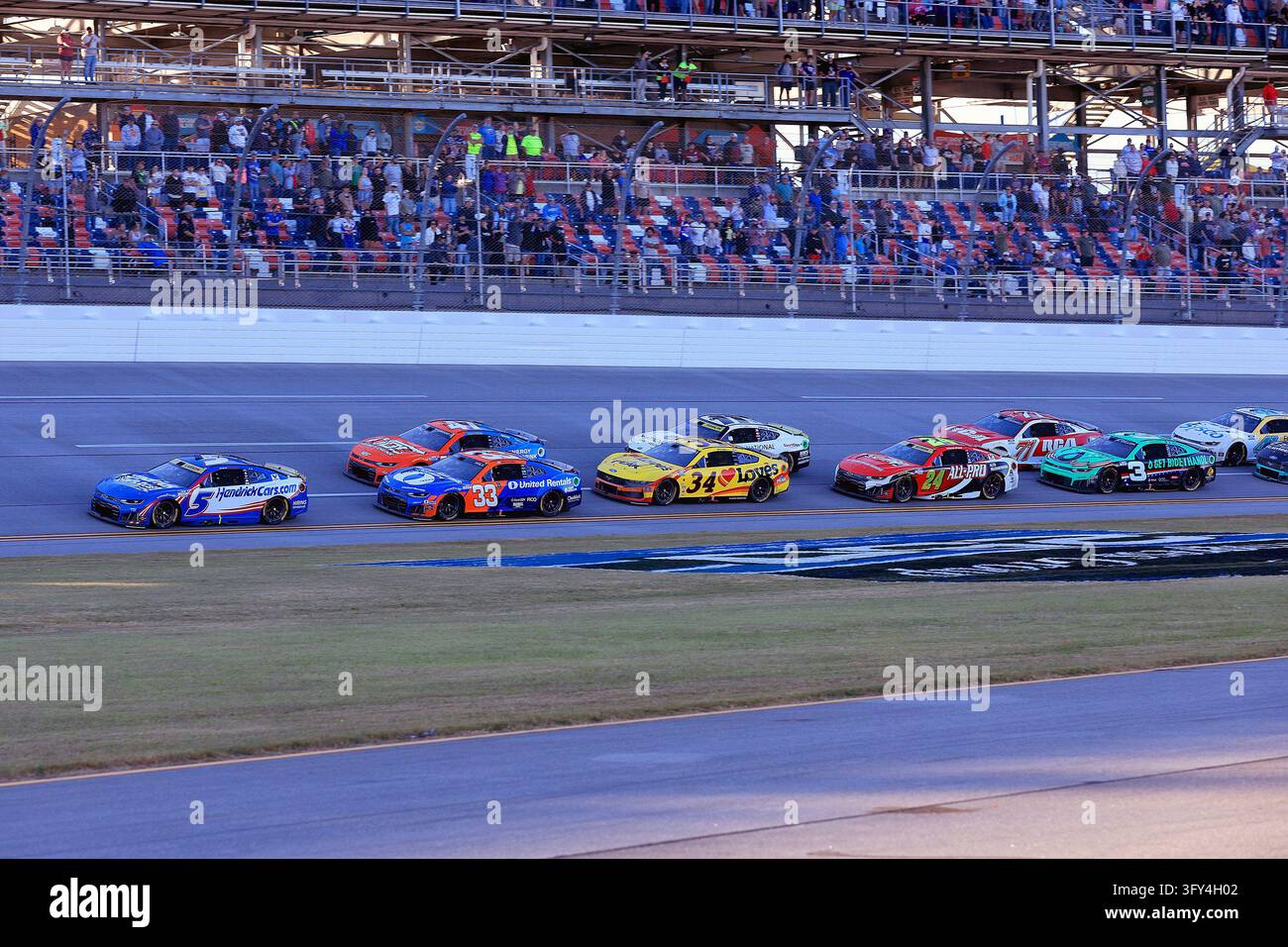 LINCOLN, AL - OCTOBER 25: Kyle Larson (#5 Hendrick Motorsports ...