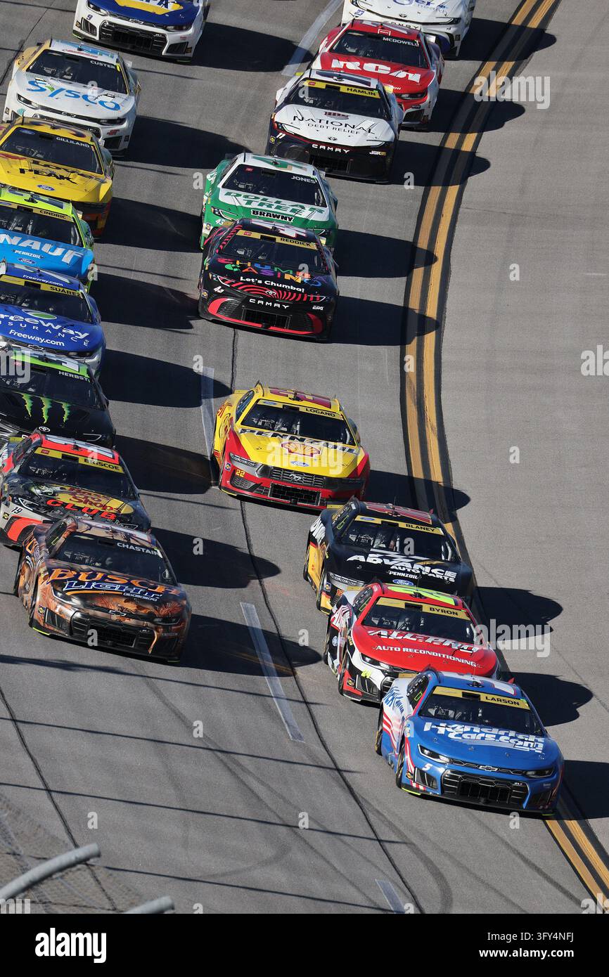 LINCOLN, AL - OCTOBER 25: Kyle Larson (#5 Hendrick Motorsports ...
