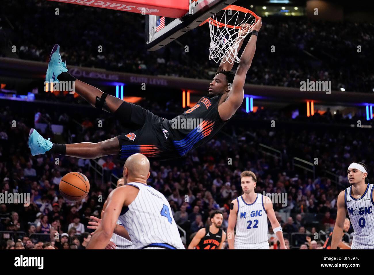 Magic Dunkers New York Knicks forward Og Anunoby (8) dunks during the first half of ...