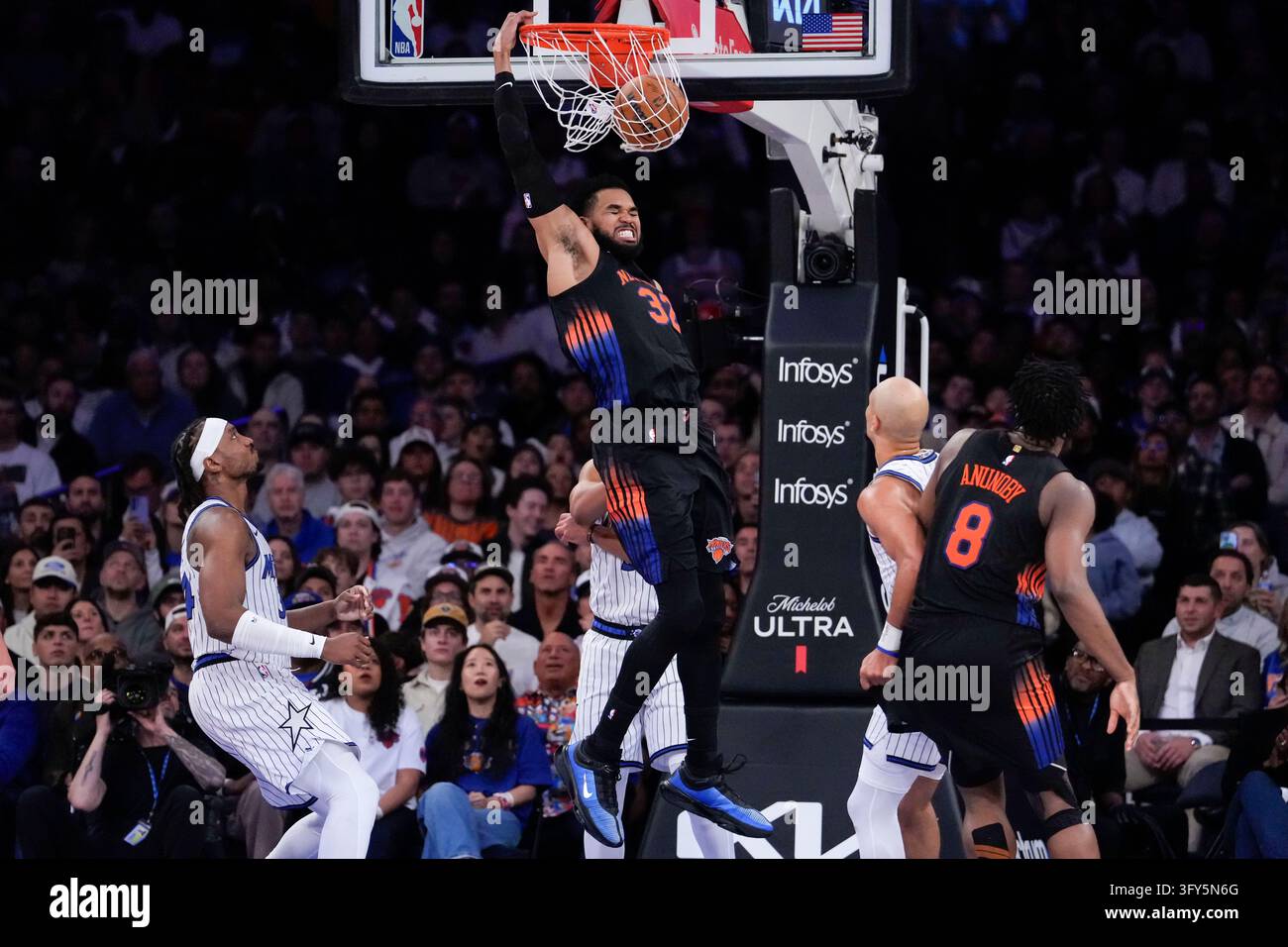 Magic Dunkers New York Knicks center Karl-Anthony Towns (32) dunks during the second ...