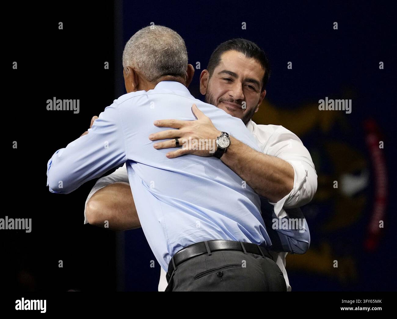 For President Vector Former U.S. President Barack Obama (front) hugs Democratic nominee for ...