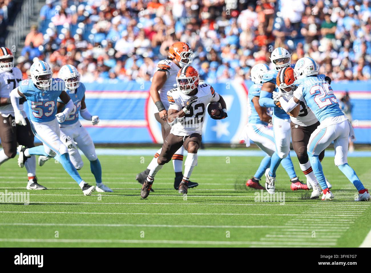 Cleveland Browns running back Dylan Sampson (22) steps out of bounds ...
