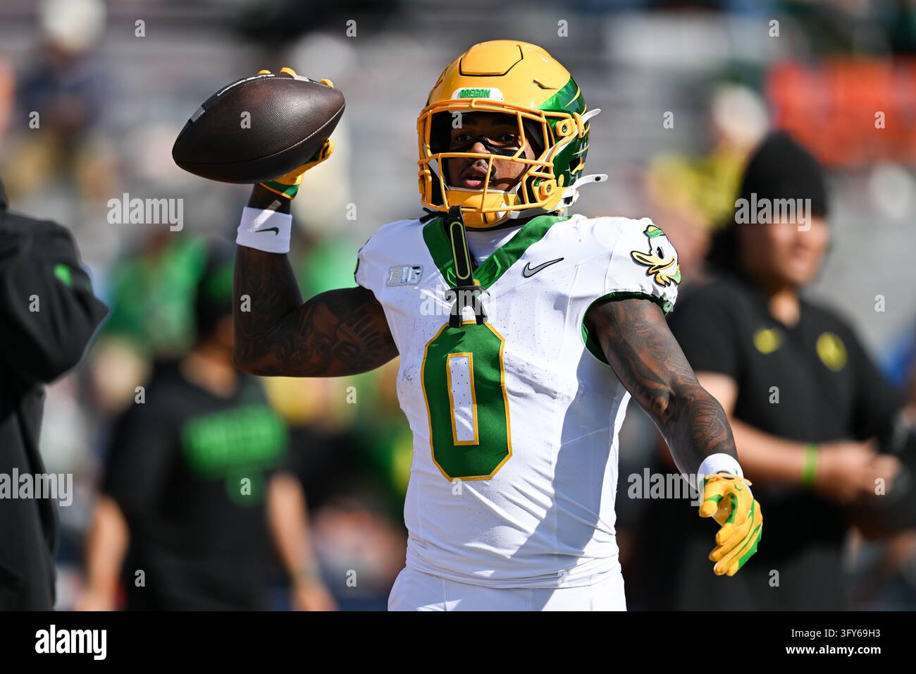 CHAMPAIGN, IL - OCTOBER 24: Oregon Ducks RB Jordon Davison (0) warms up ...