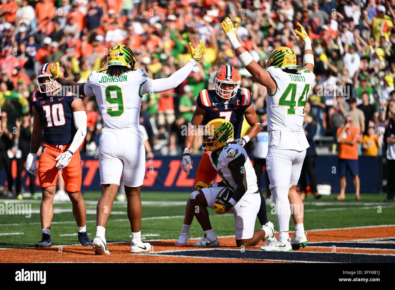 CHAMPAIGN, IL - OCTOBER 24: Oregon Ducks TE Jamari Johnson (9), Oregon ...