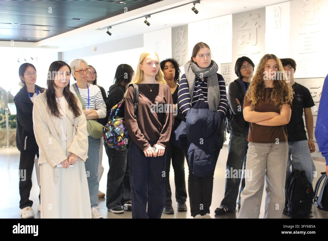 Comp Learning French teenagers visit the Binzhou Museum to learn about Chinese ...