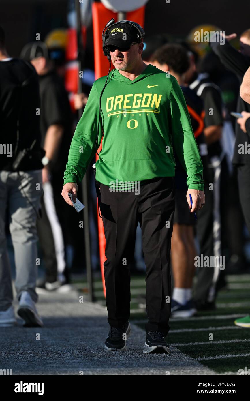 CHAMPAIGN, IL - OCTOBER 24: Oregon Special Teams coordinator Joe Lorig ...