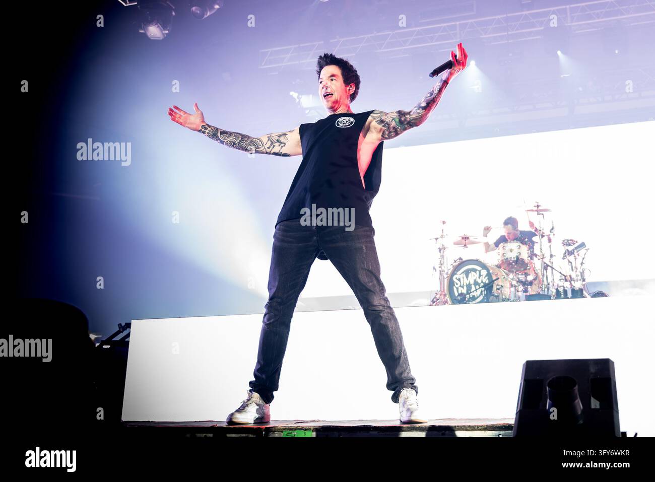 Simple Communiations Plan Image IPA90203923 - Pierre Bouvier and Chuck Comeau of Simple Plan during the ...