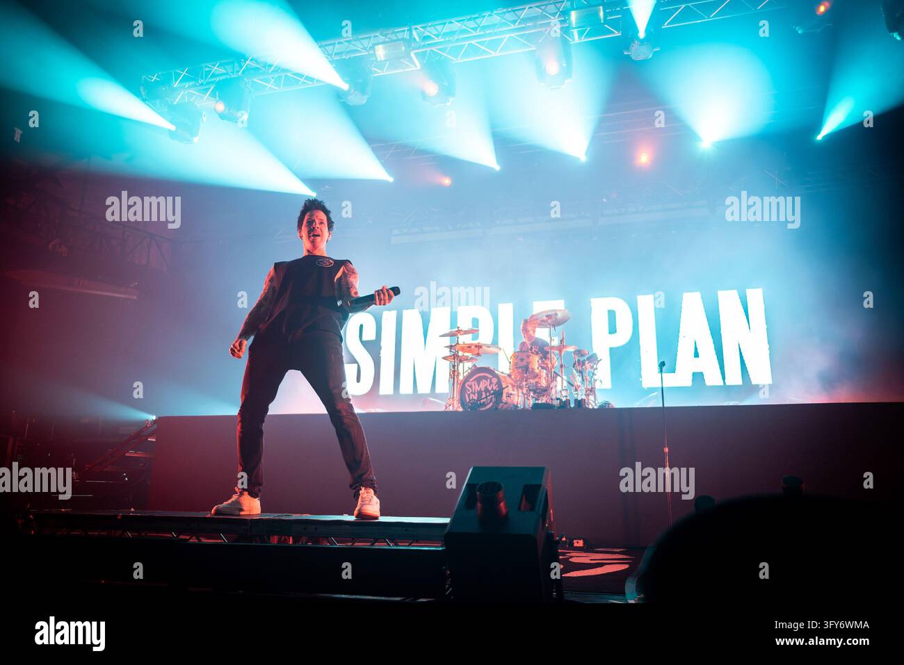 Simple Communiations Plan Image IPA90203926 - Pierre Bouvier and Chuck Comeau of Simple Plan during the ...