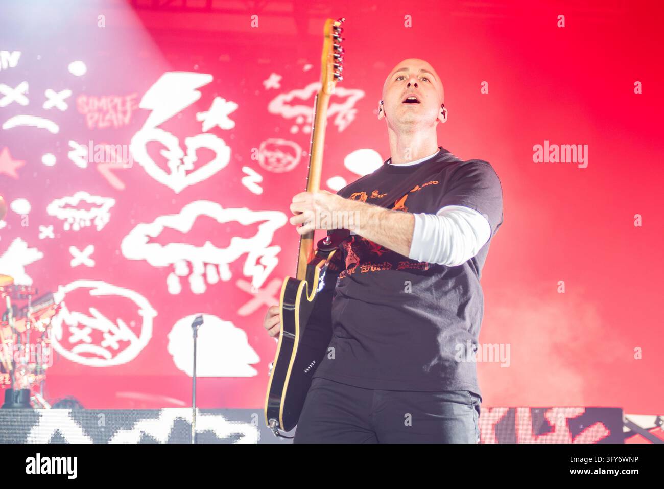 Simple Communiations Plan Image IPA90203922 - Jeff Stinco of Simple Plan during the Simple Plan ...
