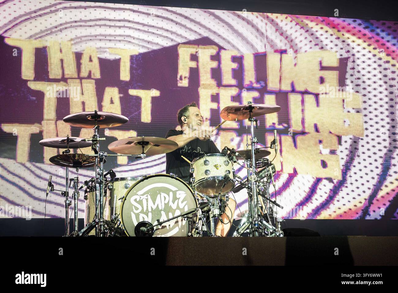Simple Communiations Plan Image IPA90203919 - Chuck Comeau of Simple Plan during the Simple Plan ...