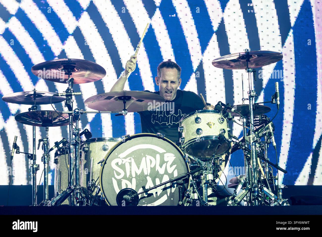 Simple Communiations Plan Image IPA90203931 - Chuck Comeau of Simple Plan during the Simple Plan ...