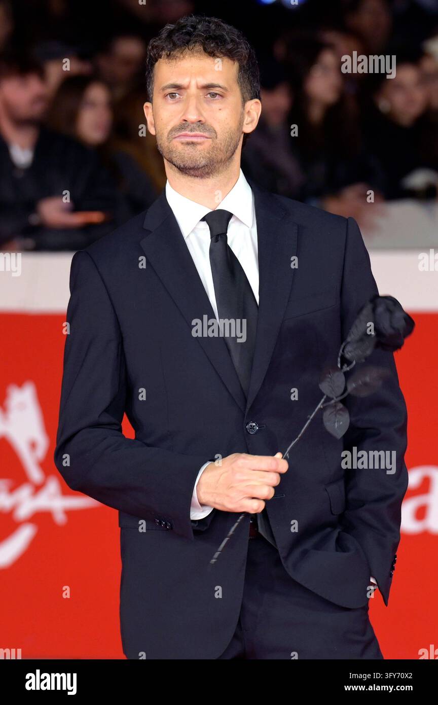 Ferrario Model Edoardo Ferrario bei der Premiere des Kinofilms Un tranquillo funerale ...