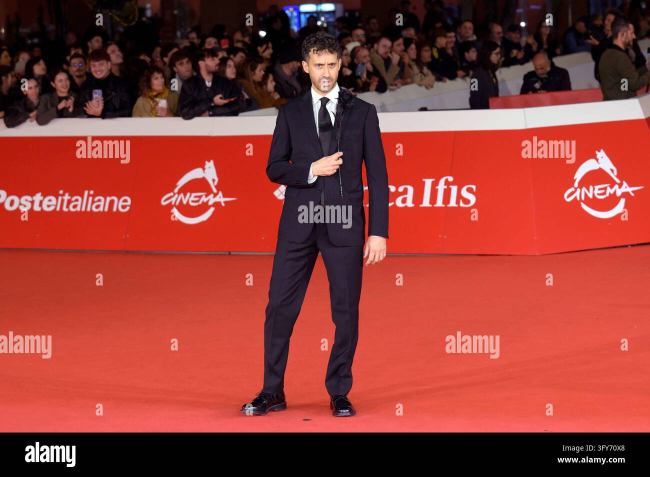 Ferrario Model Edoardo Ferrario bei der Premiere des Kinofilms Un tranquillo funerale ...