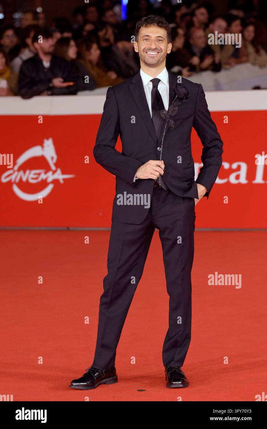 Ferrario Model Edoardo Ferrario bei der Premiere des Kinofilms Un tranquillo funerale ...