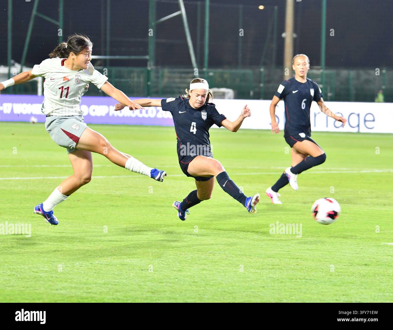 (261026) -- RABAT, Oct. 26, 2026 (Xinhua) -- Liu Yuxi (L) of China ...