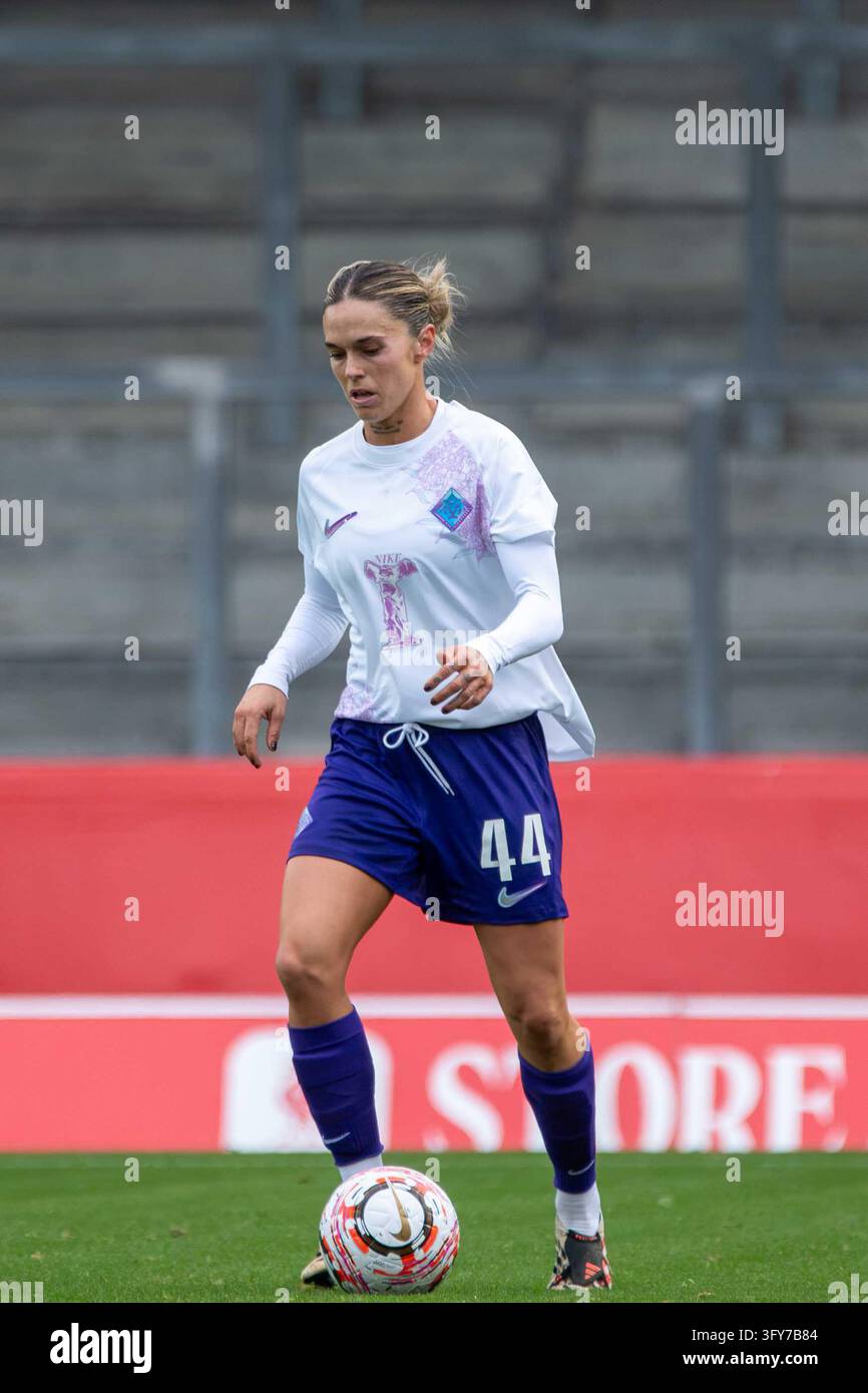 Mapi Leon Fc26 Mapi Leon (44 London City Lionesses) controls the ball during the match ...