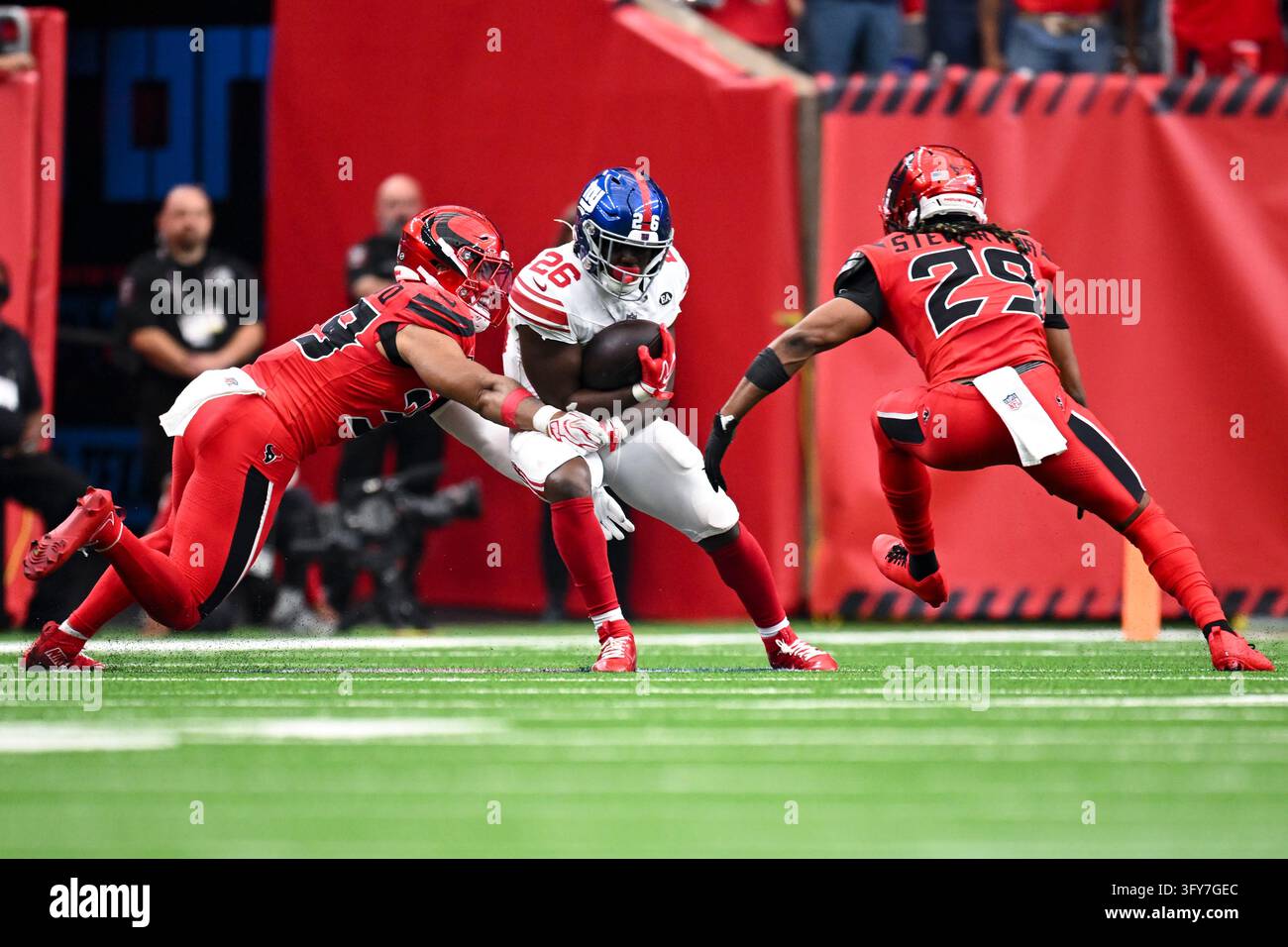 Houston Safe New York Giants running back Devin Singletary (26) catches a pass as ...
