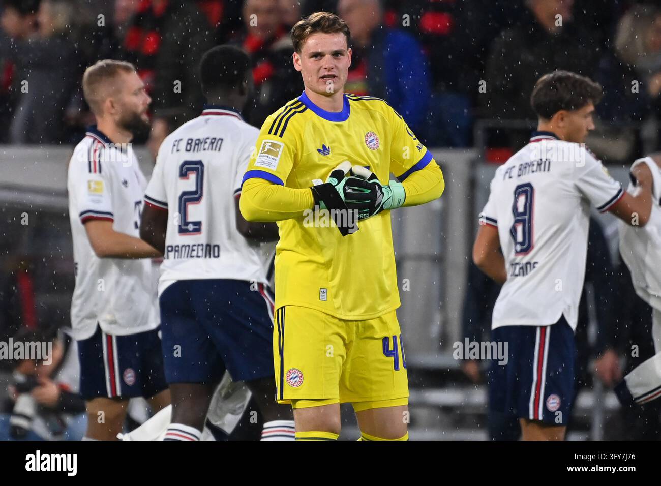 Goalkeeper Jonas Urbig (FC Bayern Munich), action shot, single image ...