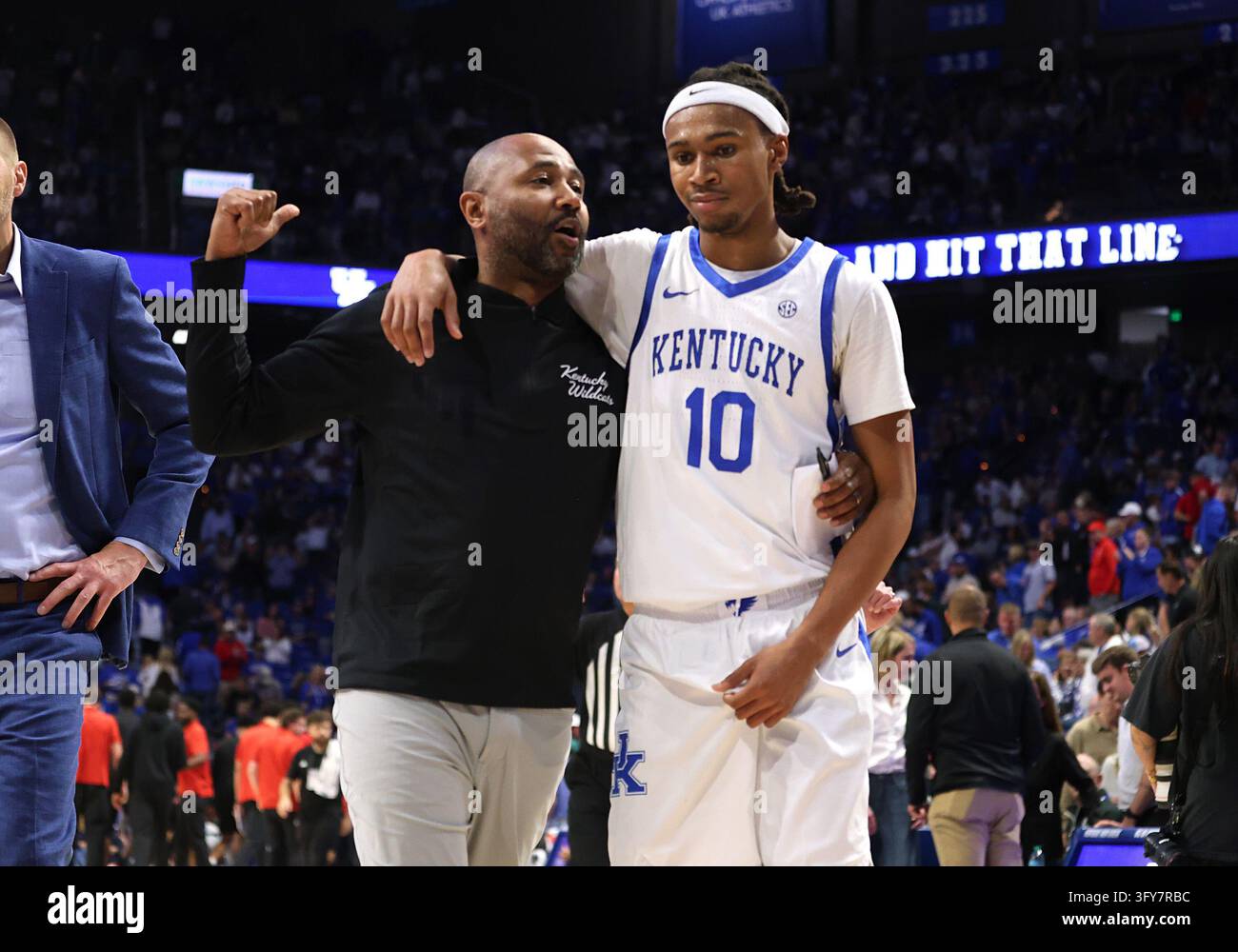 LEXINGTON, KY - OCTOBER 23: Kentucky Wildcats assistant coach Mo ...