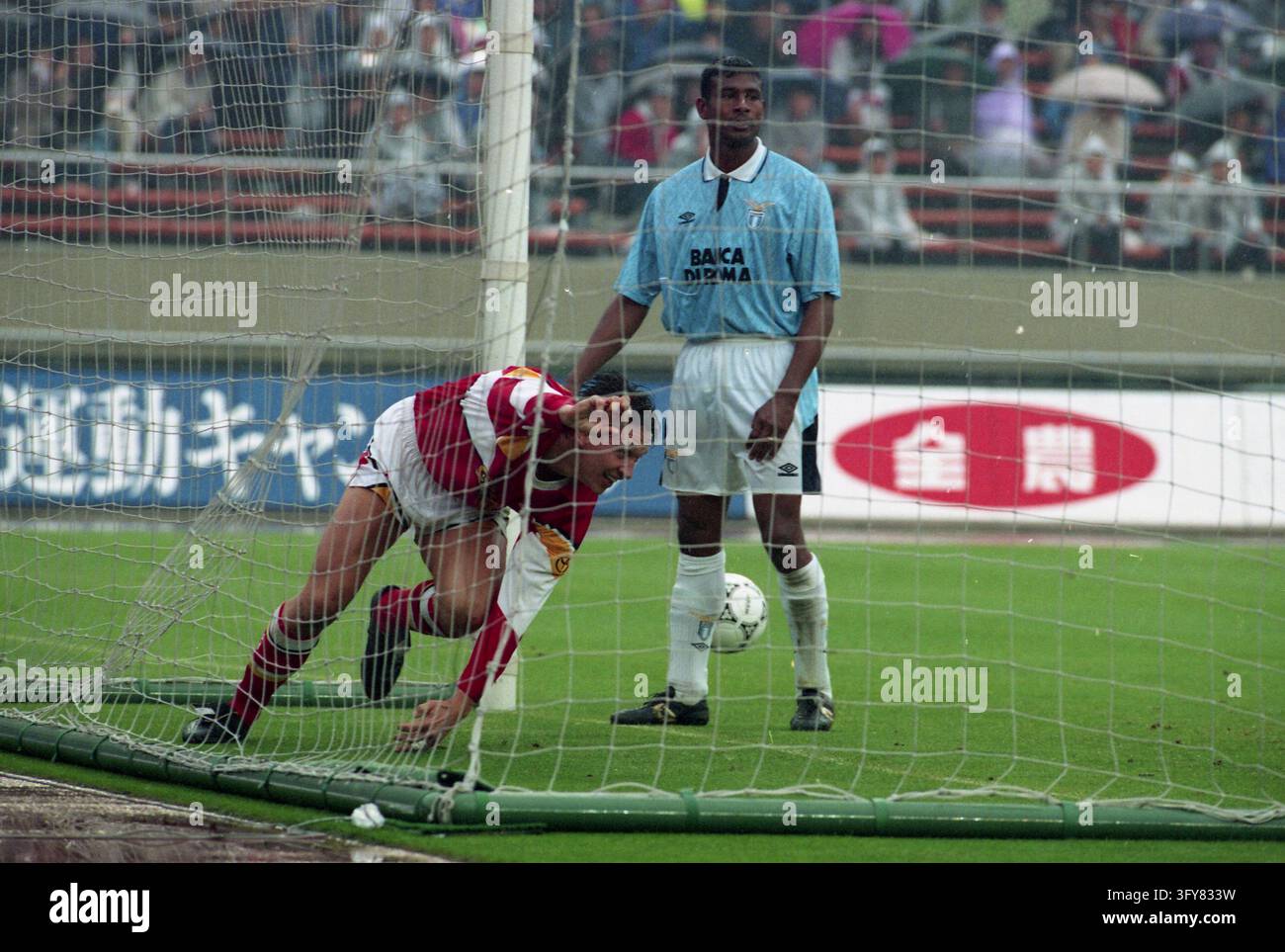 Gary Linker reacts after heading a goal for Nagoya Grampus Eight ...