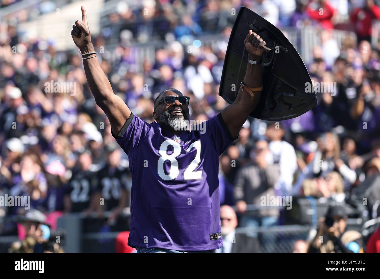 Former Baltimore Ravens tight end Shannon Sharpe is introduced to the ...