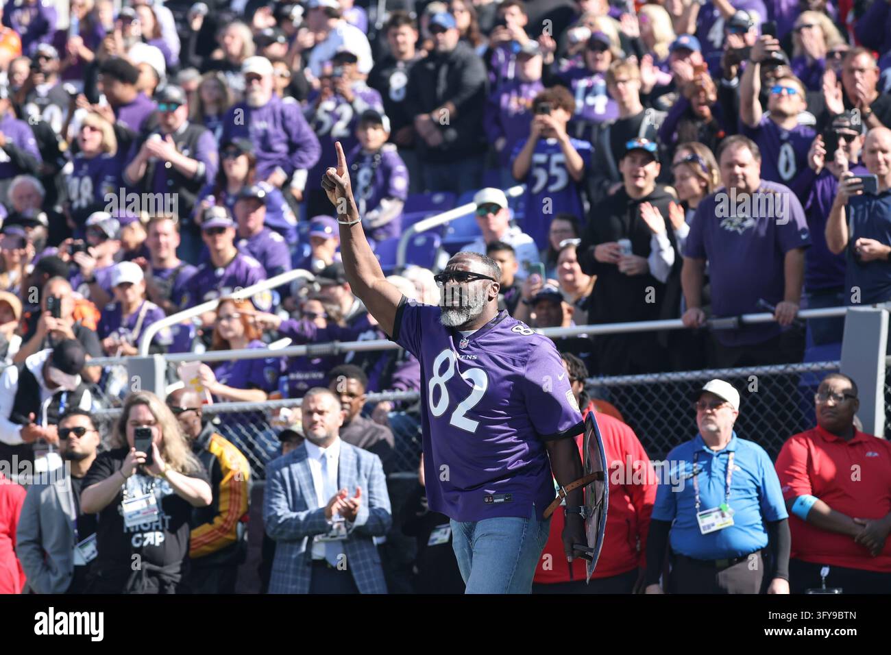 Former Baltimore Ravens tight end Shannon Sharpe is introduced to the ...