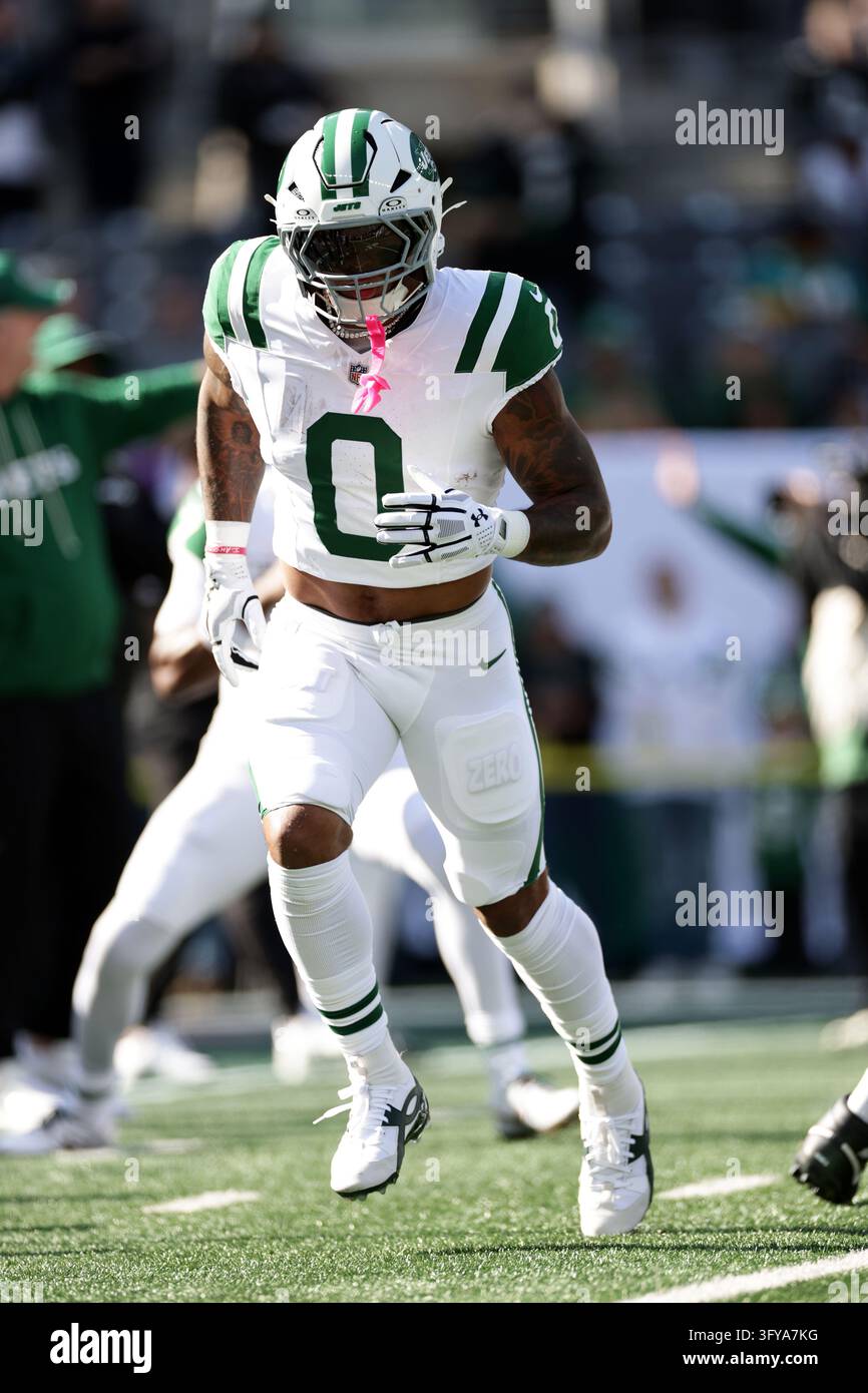 New York Jets running back Braelon Allen (0) warms up before an NFL ...