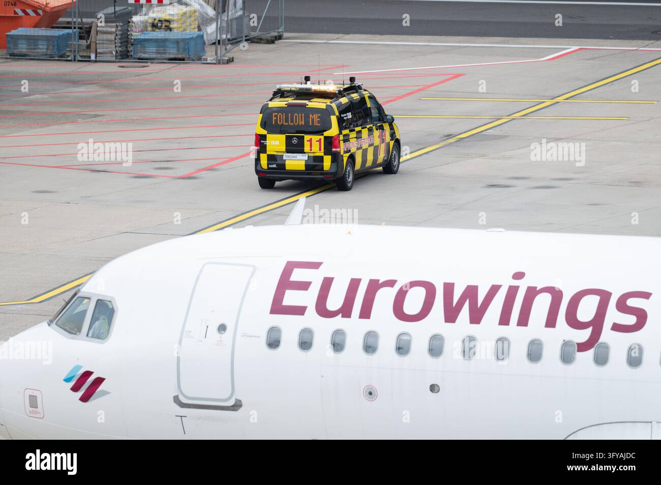 File Processing Background A pilot vehicle, a Follow Me car, guides an Airbus A 320 of Eurowings ...