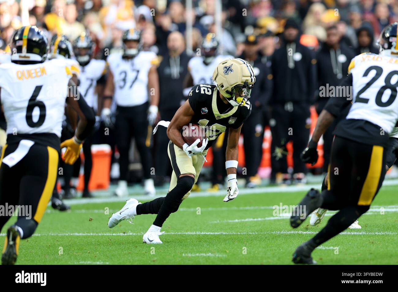 New Orleans Saints Chris Olive (12) runs after a catch during a NFL ...