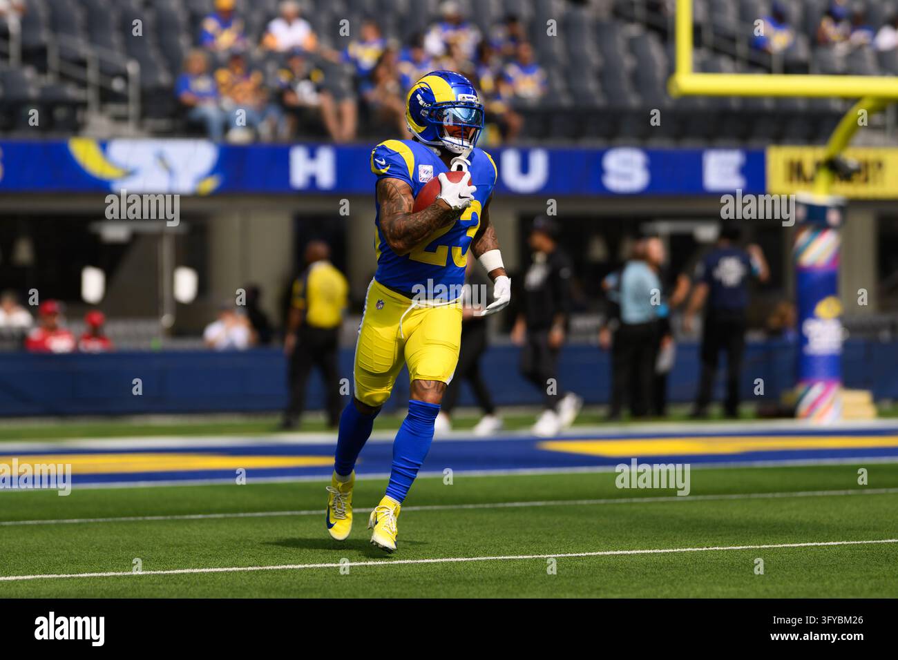 Los Angeles Rams running back Kyren Williams (23) runs with the ball ...