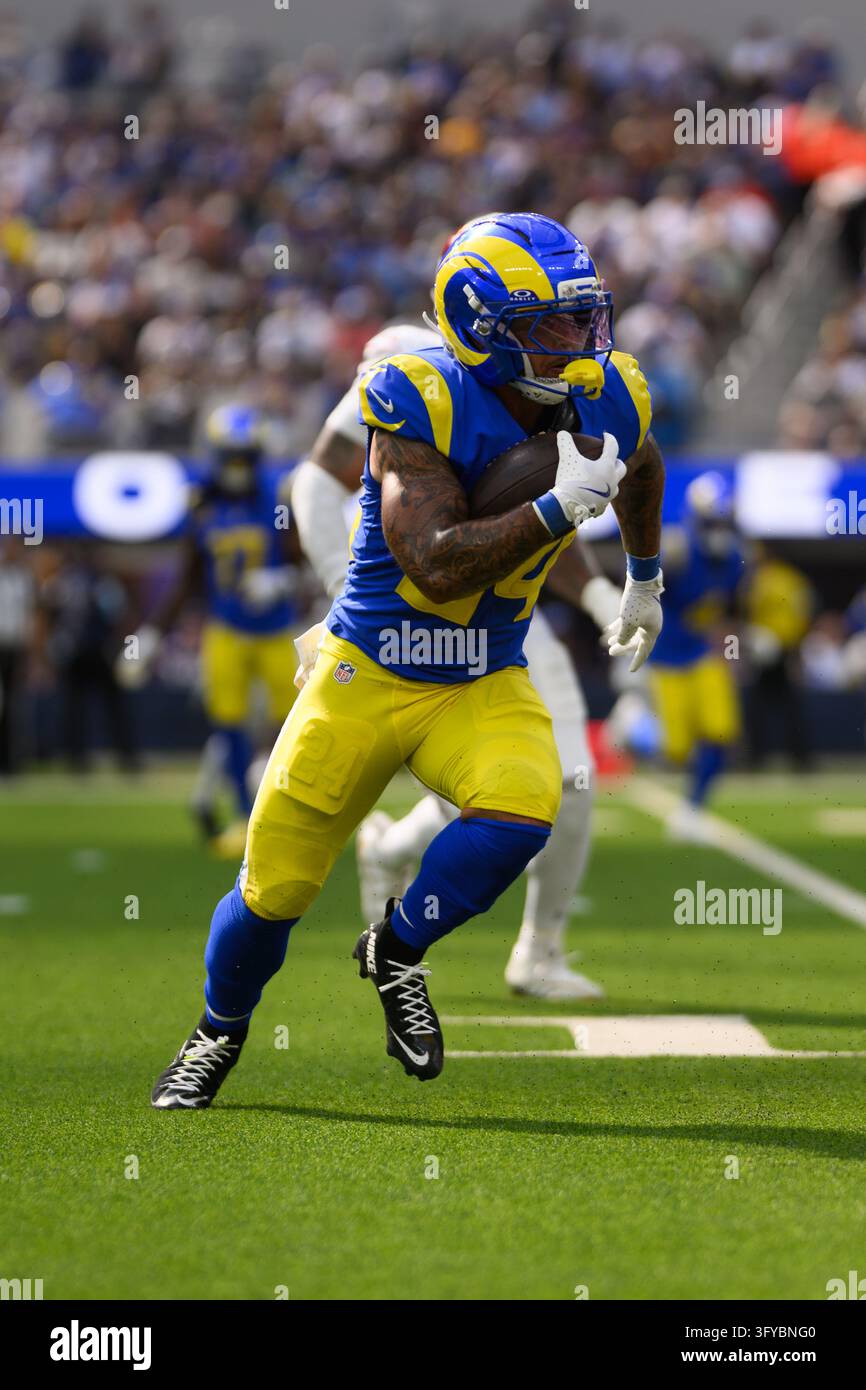 Los Angeles Rams running back Blake Corum (24) runs with the ball ...