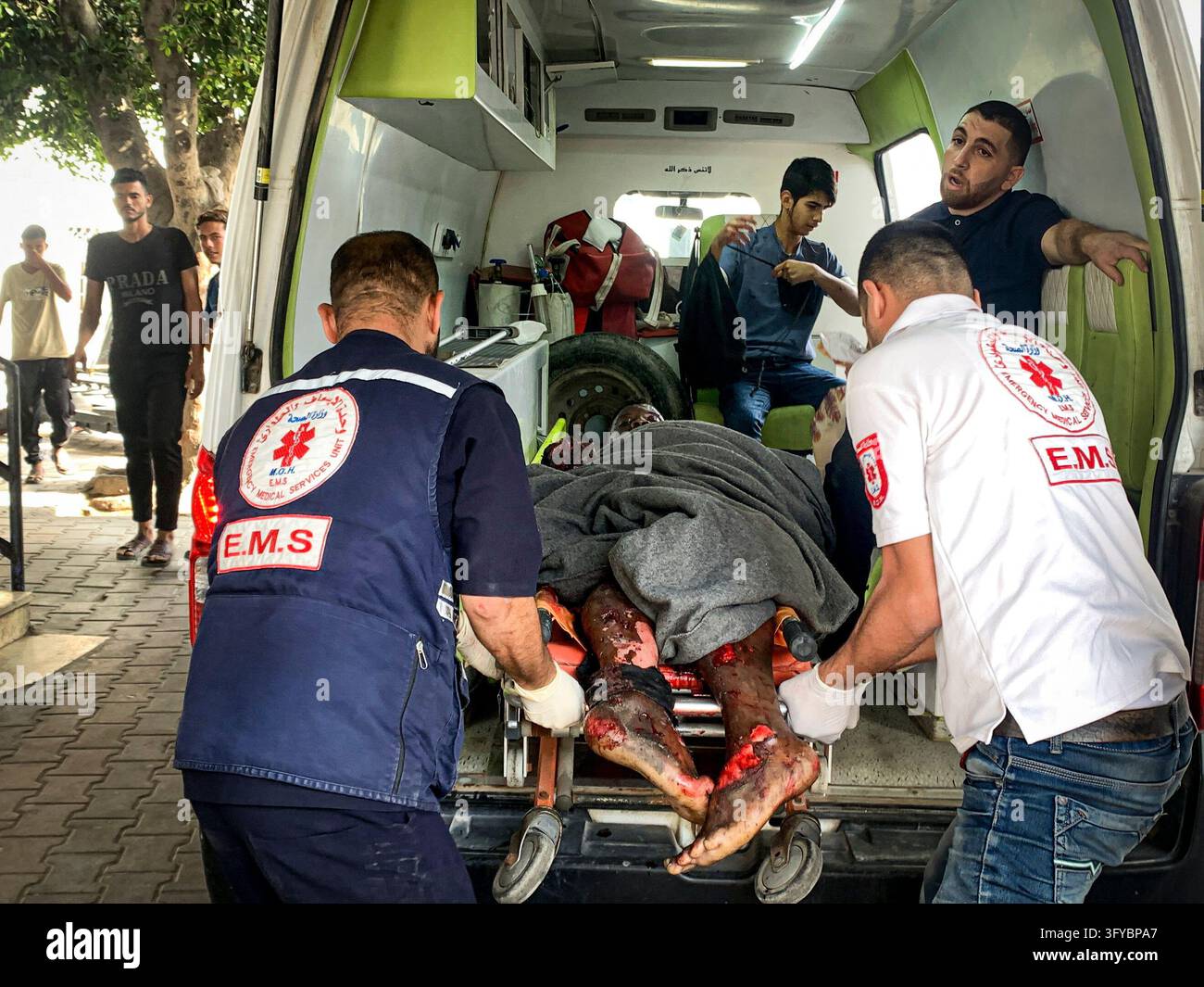 (EDITOR'S NOTE: Image depicts graphic content) Emergency medical ...