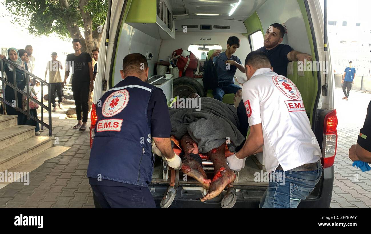 (EDITOR'S NOTE: Image depicts graphic content) Emergency medical ...