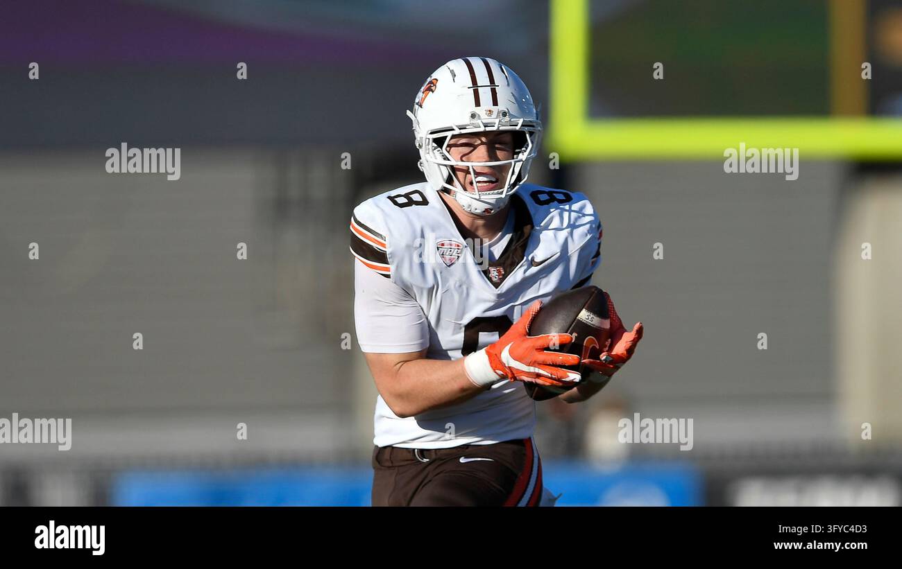 Bowling Green tight end Eli Jacon-Duffy (8) catches a pass during the ...