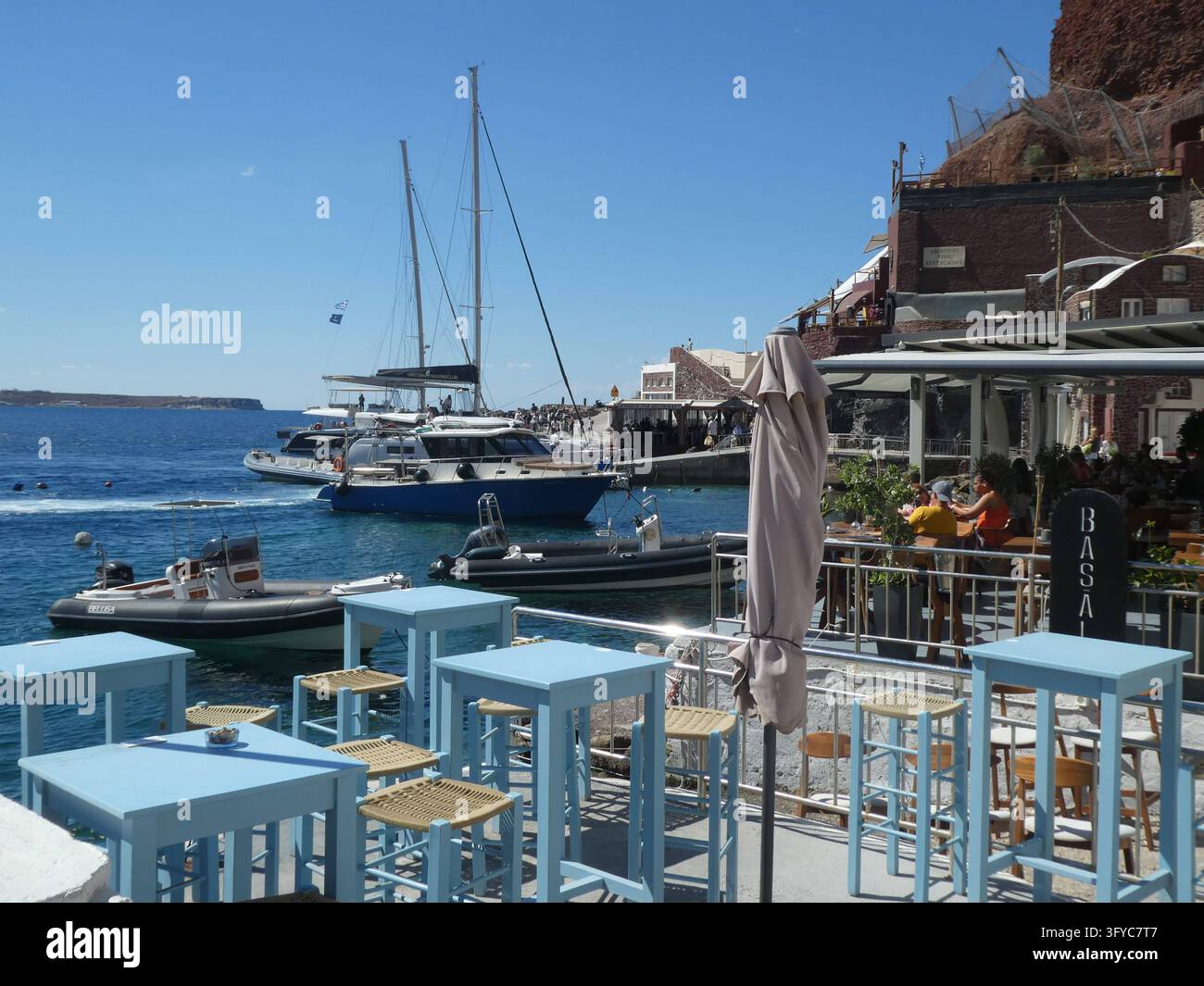 Santorin Restaurants in Armeni-Bucht Die Armeni-Bucht liegt unterhalb ...