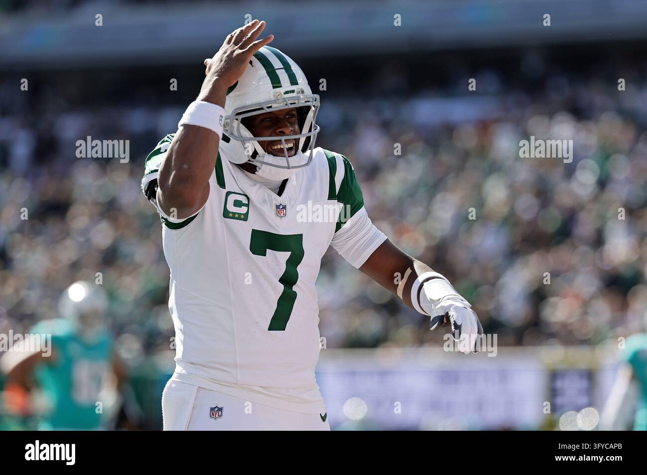 New York Jets quarterback Geno Smith (7) reacts after a touchdown ...