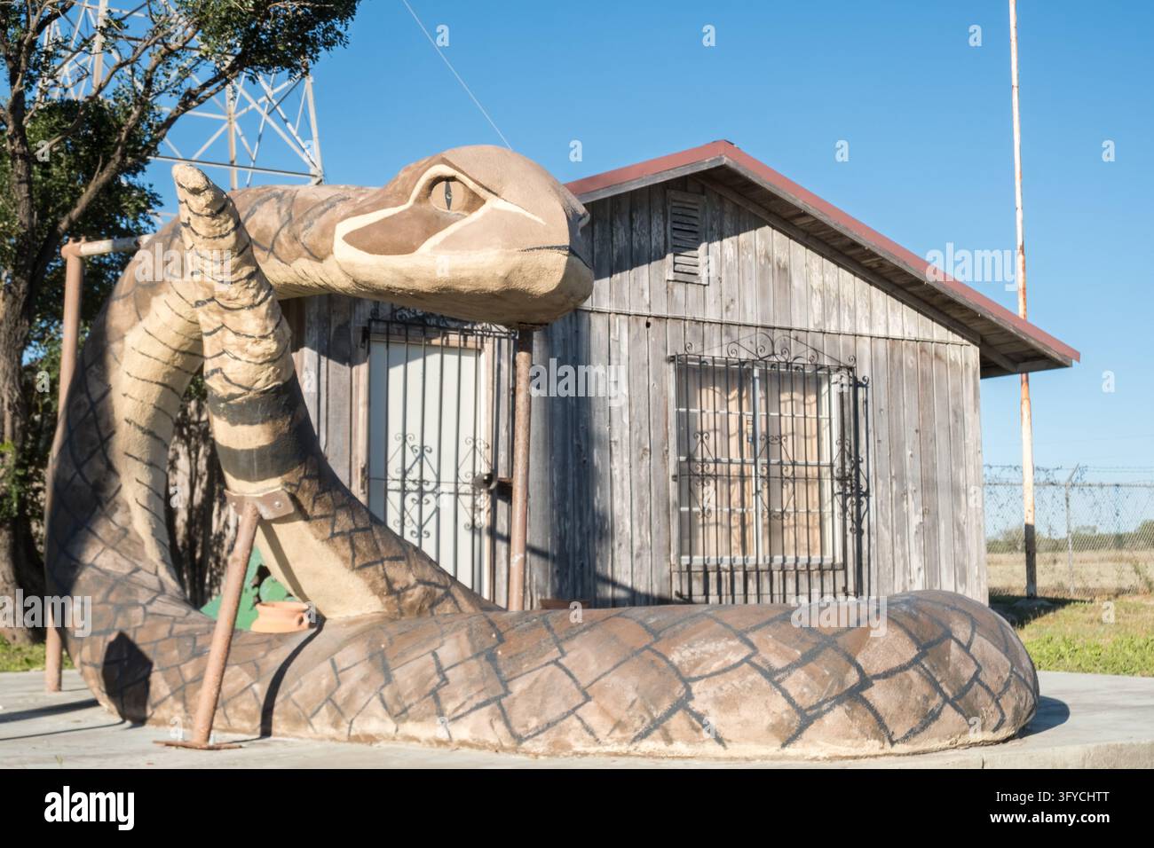 Giant rattlesnake sculpture hi-res stock photography and images - Alamy