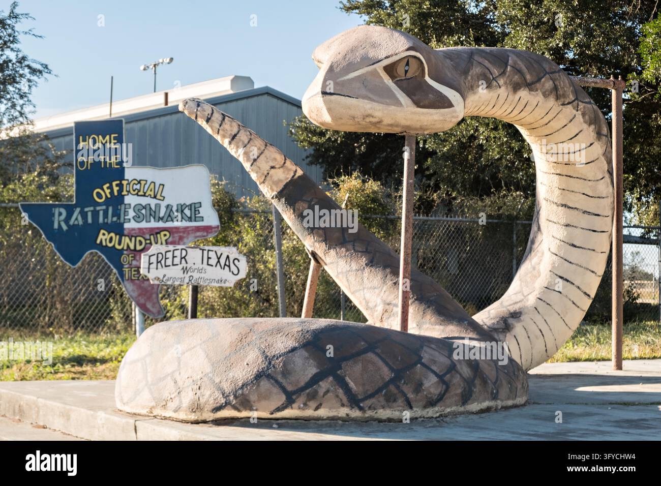 Giant rattlesnake sculpture hi-res stock photography and images - Alamy