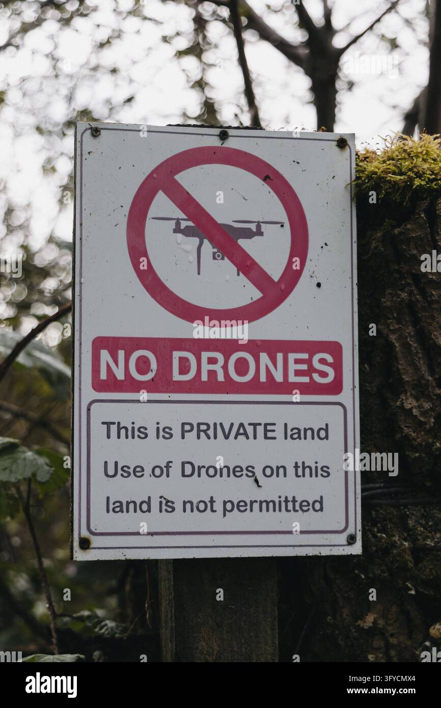 Phrobition Sign 2026.10.15, xkwix, Schottland: Ein Drohnen Verbotsschild Photo ...