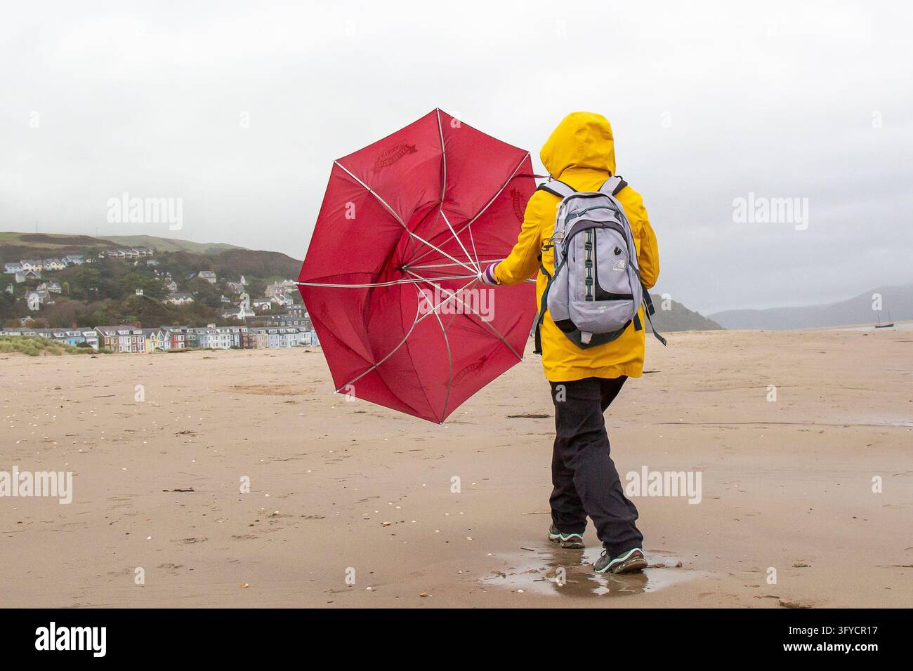Weather Report Stock Image Aberdyfi, UK. 26th October, 2026. UK weather: Blustery winds and ...