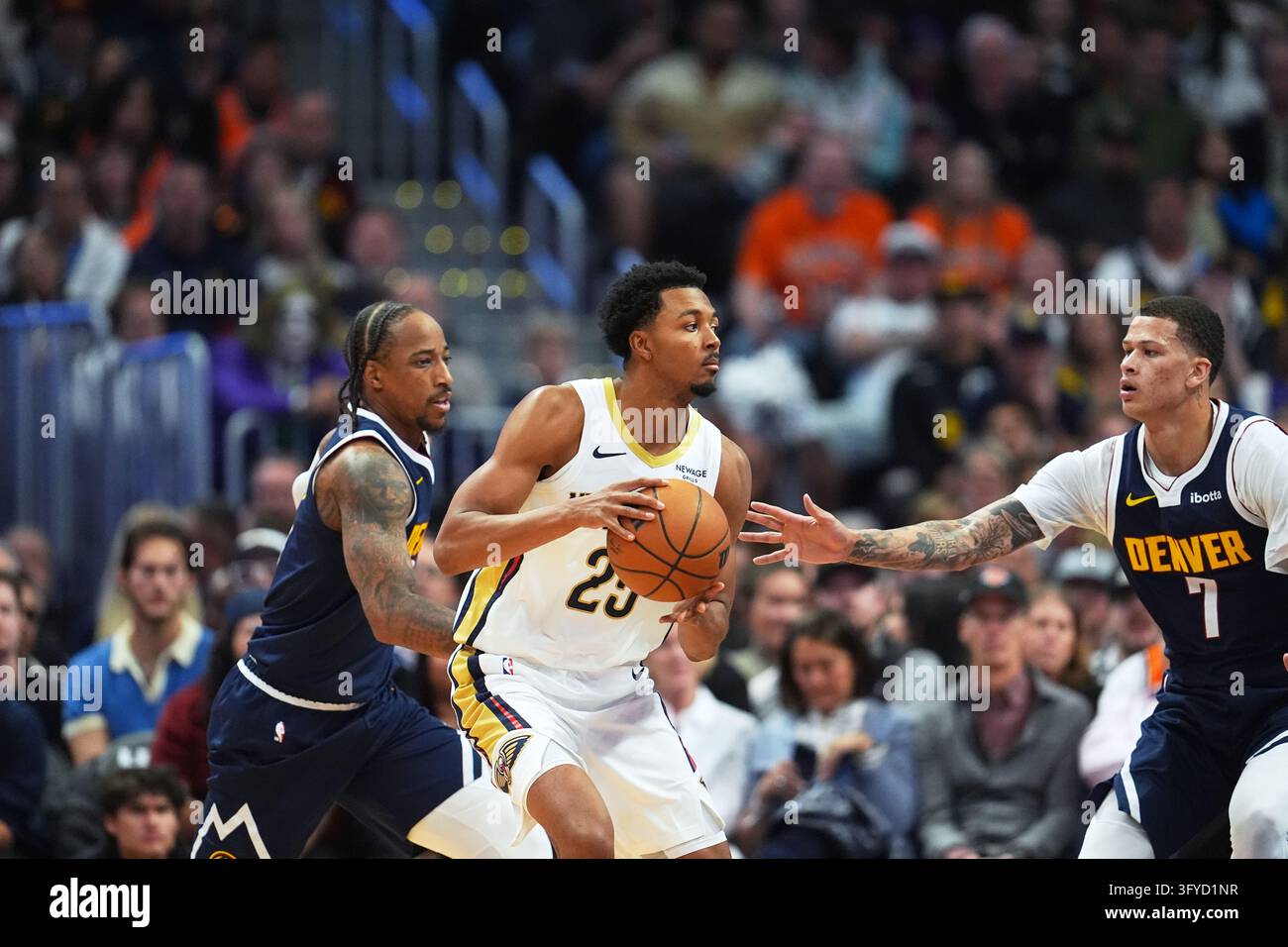 New Orleans Pelicans forward Trey Murphy III (25) looks to pass the ...