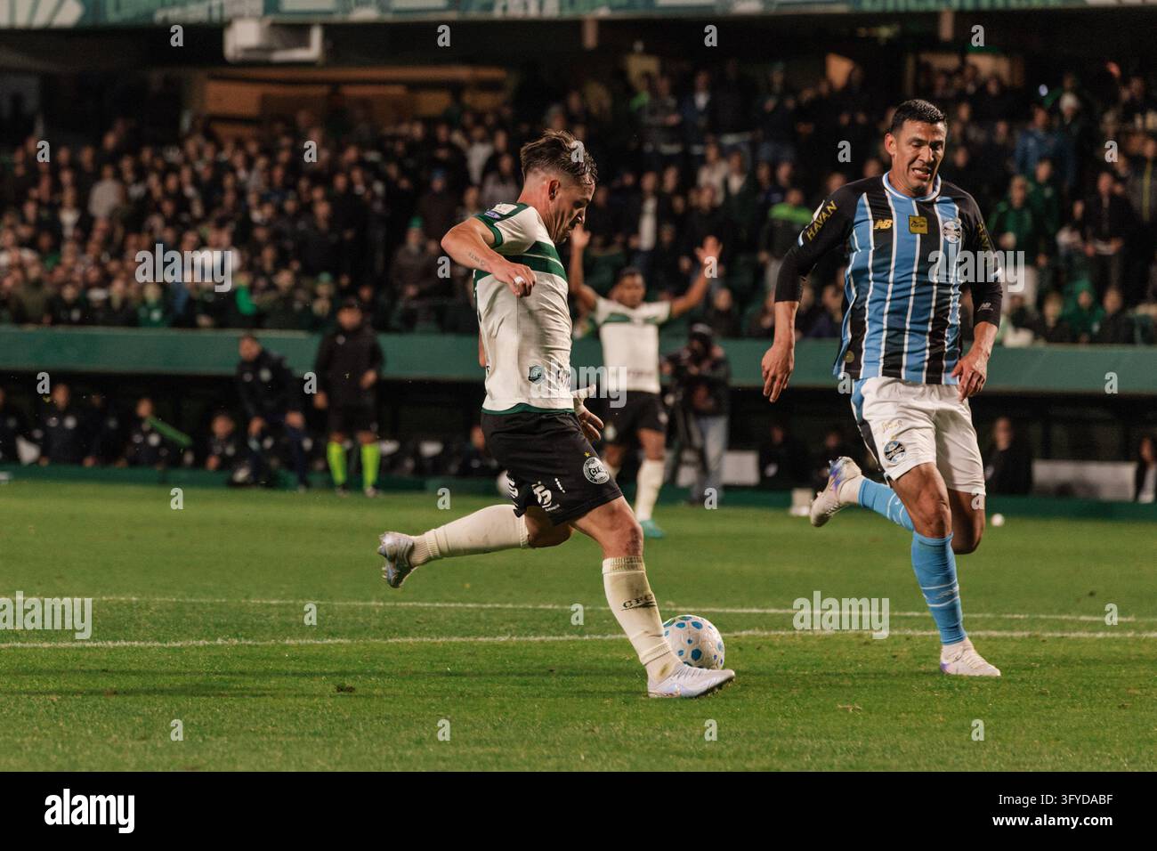 CURITIBA, PR - 26.10.2026: CORITIBA X GRêMIO - Lavega has a clear goal ...