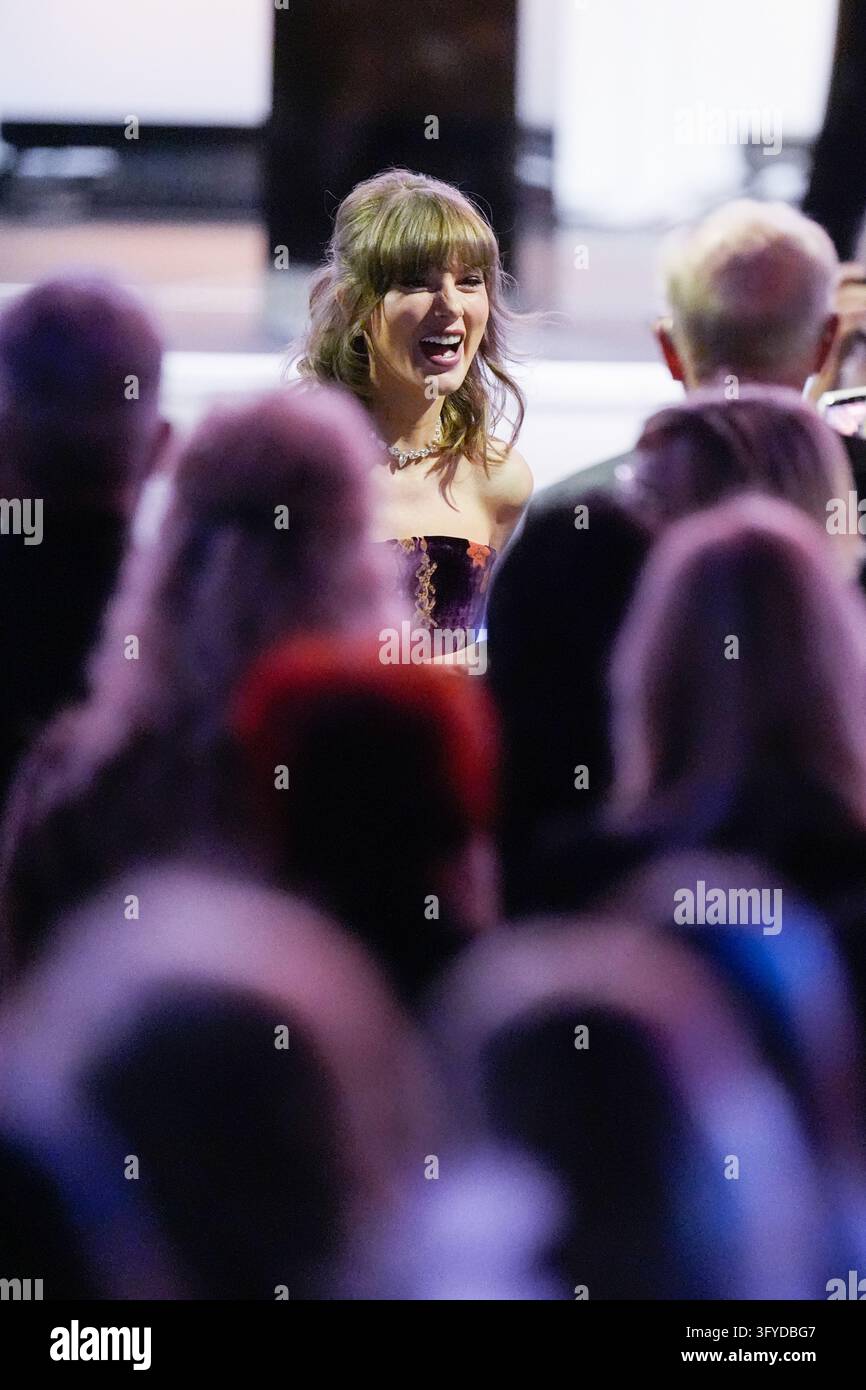 Inductee Taylor Swift walks off stage during the Nashville Songwriters ...