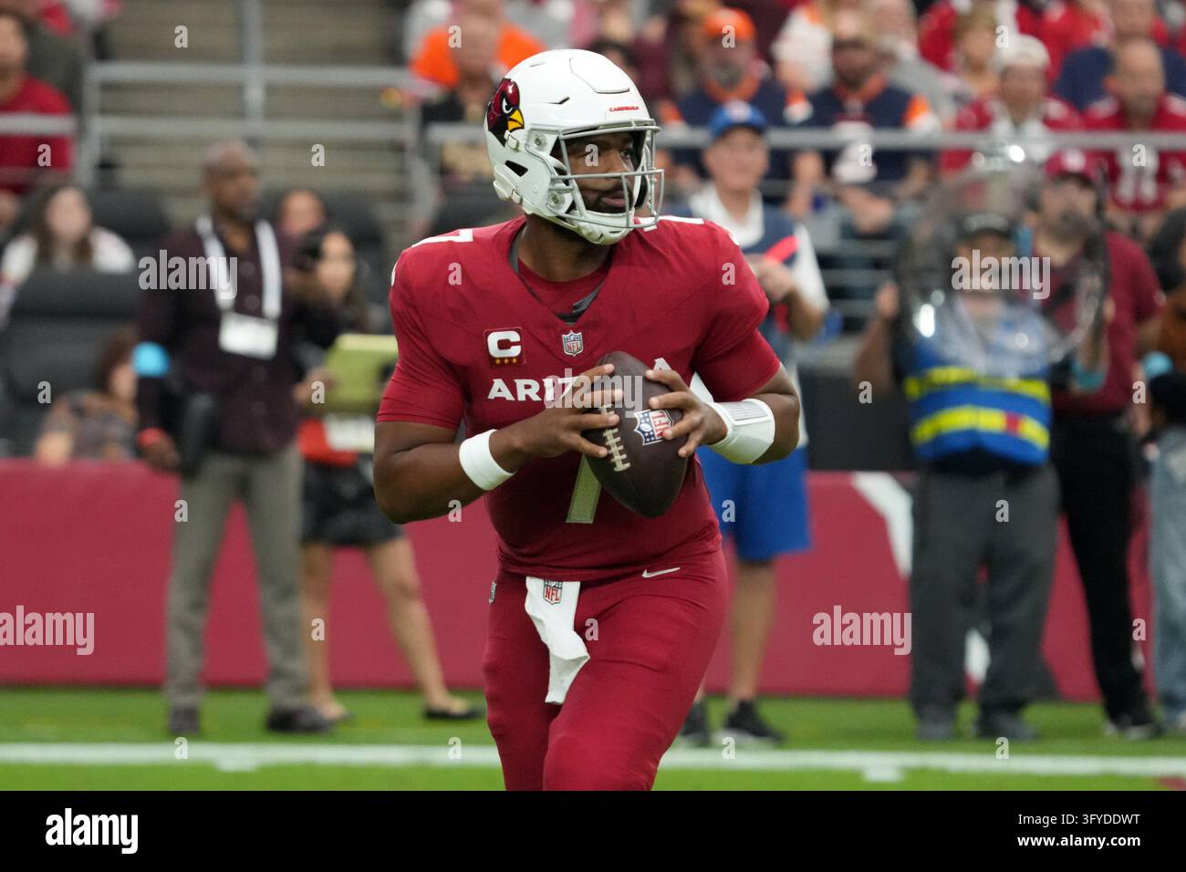 Arizona Cardinals quarterback Jacoby Brissett (7) throws against the ...