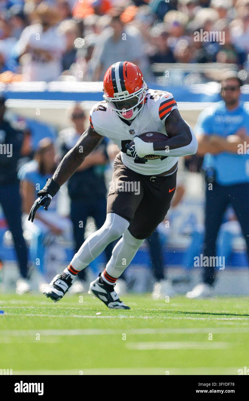 Cleveland Browns tight end Harold Fannin Jr. (44) runs with the ball ...