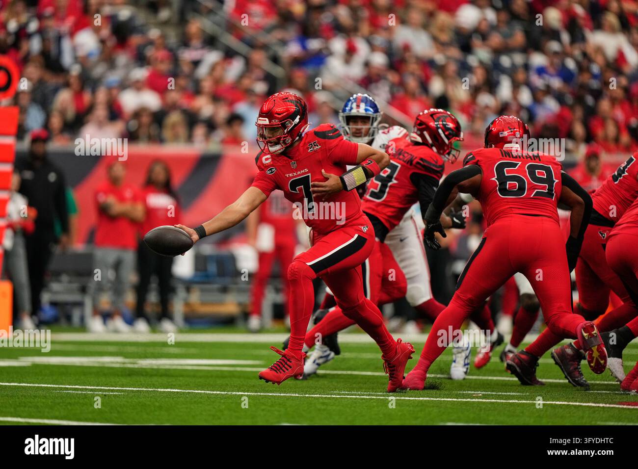 Houston Texans quarterback C.J. Stroud (7) hands off against the New ...