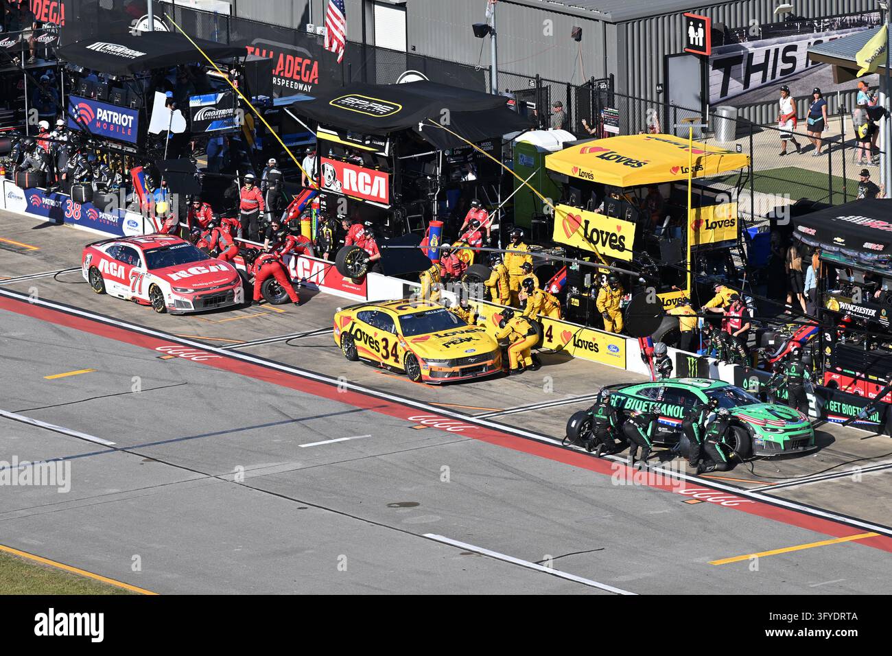 TALLADEGA, AL - OCTOBER 25: Austin Dillon (#3 Richard Childress Racing ...